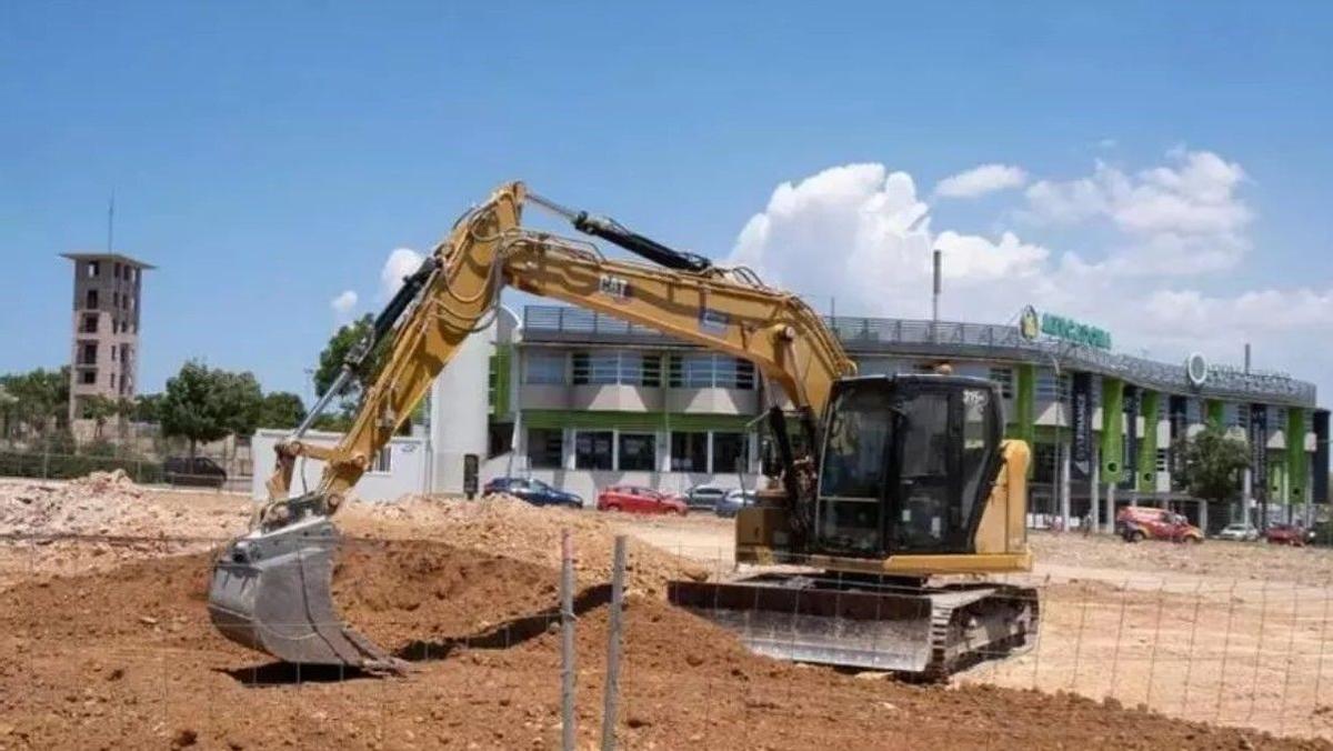 Una imagen de julio: las excavadoras ya han comenzado a trabajar en Son Dureta
