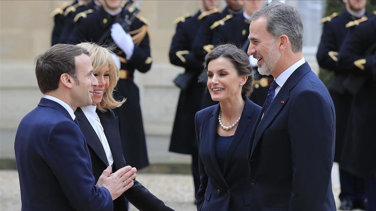 Emmanuel Macron y su esposa reciben a los Reyes en París