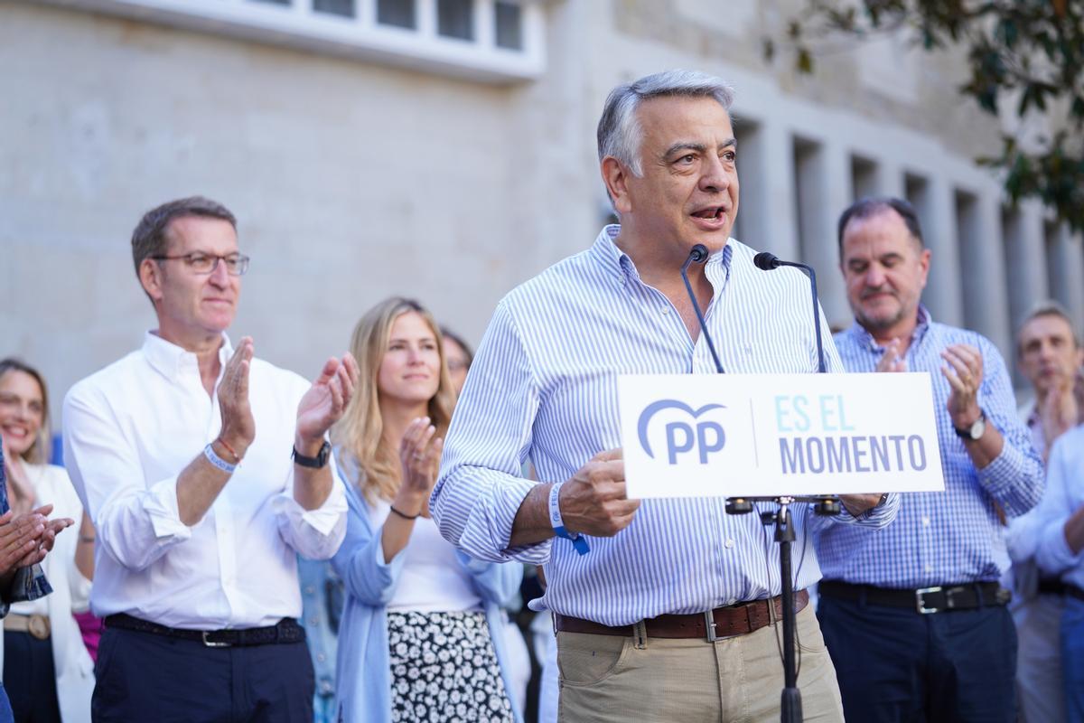 Archivo - El número uno en las listas del PP al Congreso por Álava, Javier De Andrés, participa durante un acto de campaña electoral del PP de cara al 23J, a 15 de julio de 2023, en Vitoria Gasteiz, Álava, País Vasco(España). Feijóo ha visitado doce comun Archivo - El número uno en las listas del PP al Congreso por Álava, Javier De Andrés, participa durante un acto de campaña electoral del PP de cara al 23J, a 15 de julio de 2023, en Vitoria Gasteiz, Álava, País Vasco(España). Feijóo ha visitado doce comun