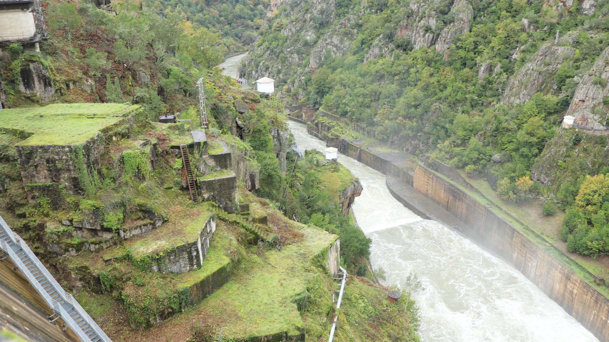 El turismo llega a la hidroeléctrica más grande de Galicia