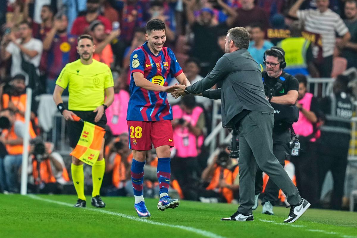 Roony Bardghji celebra su gol contra el Athletic Club con Hansi Flick