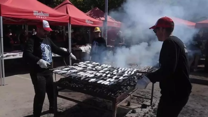 Una tonelada de sardinas para despedir el Revenidas