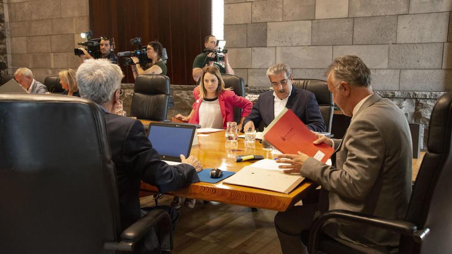 El Gobierno ajusta 140 millones de gastos para reforzar la sanidad y la educación