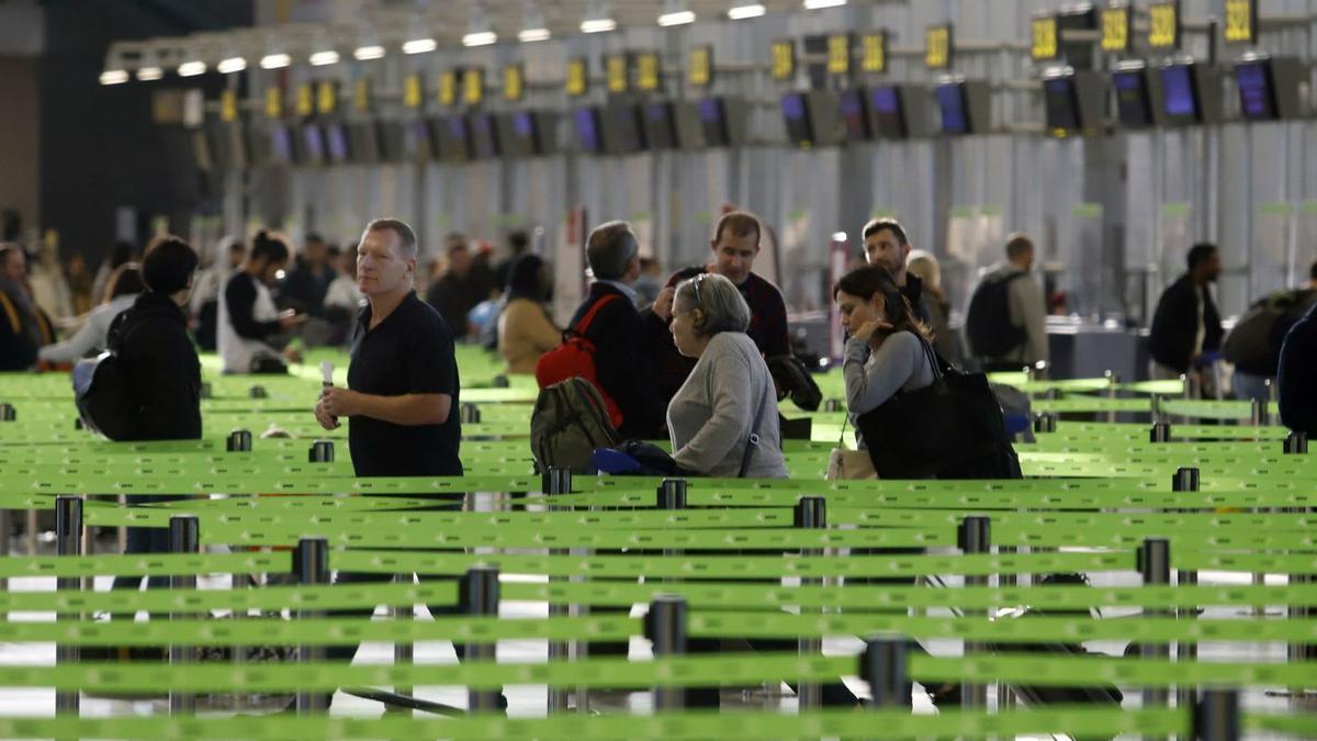 El aeropuerto de Málaga batirá máximos históricos este verano, tanto en número de asientos ofertados como en volumen de vuelos programados. | ÁLEX ZEA