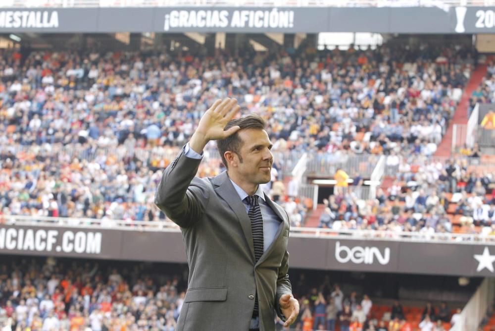 Mestalla se rinde a Carlos Marchena