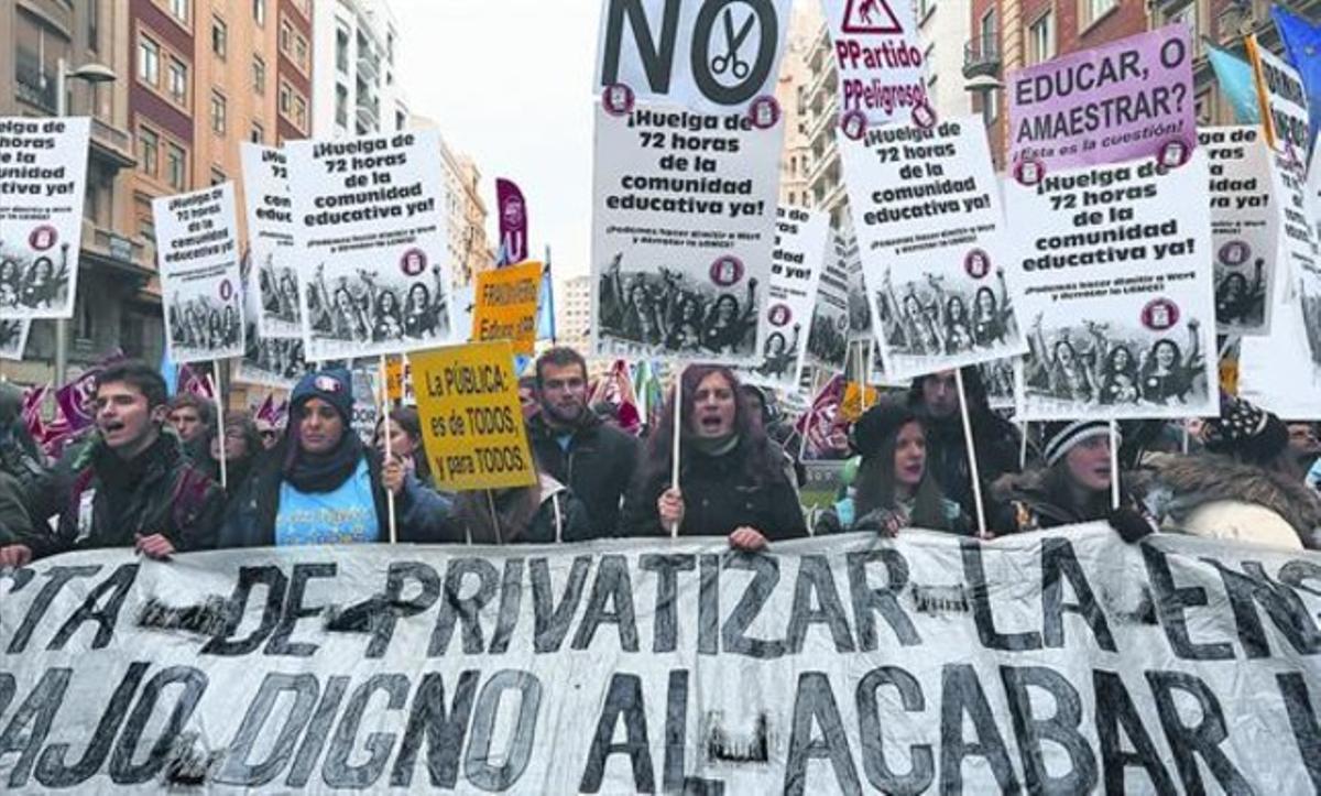 Manifestación en Madrid de la Plataforma Estatal por la Escuela Pública contra la LOMCE, en octubre pasado. Manifestación en Madrid de la Plataforma Estatal por la Escuela Pública contra la LOMCE, en octubre pasado.