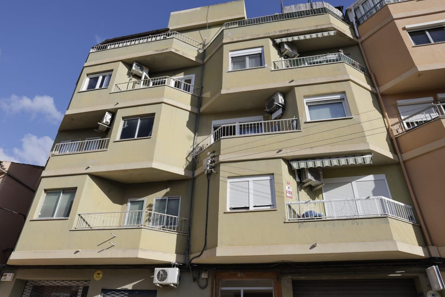 Detenido un hombre en Palma por quemar su casa con su mujer y su hija dentro
