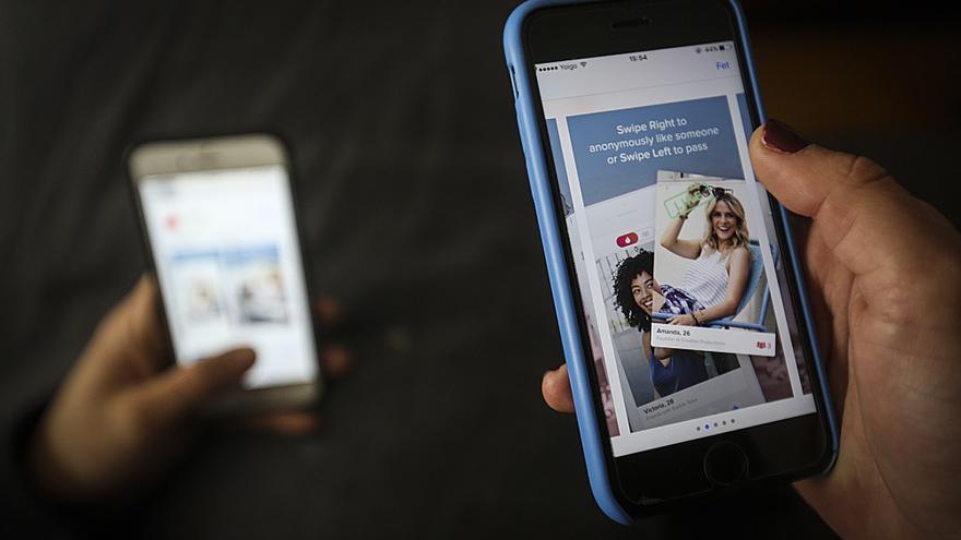 Ligar desde la oficina: Tinder relanza su &#039;modo trabajo&#039;