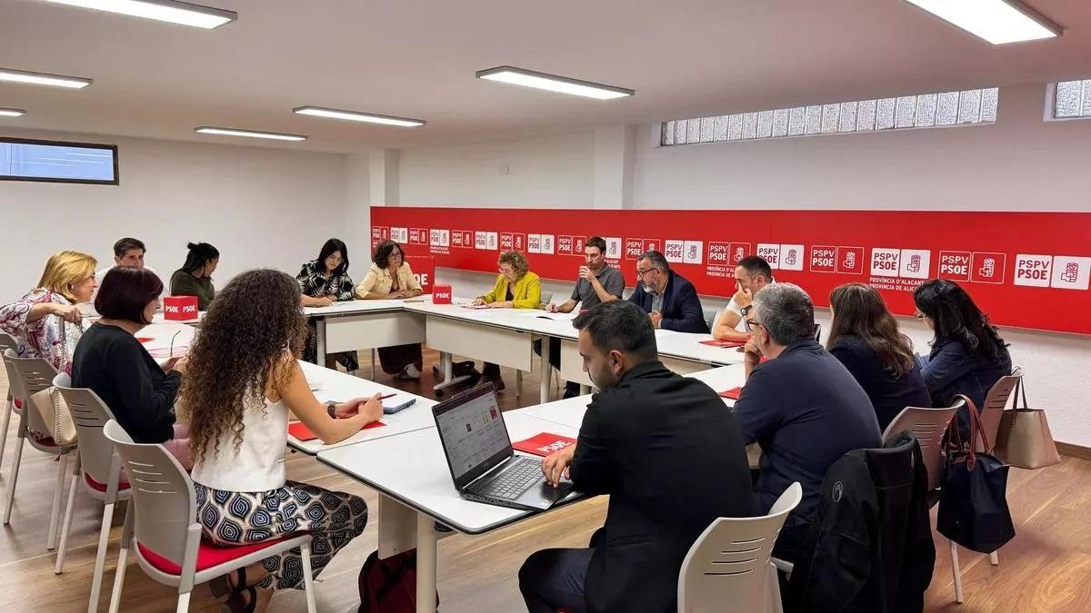 Así han sido los momentos de tensión en el pleno del Ayuntamiento de Alicante por la polémica de las viviendas protegidas