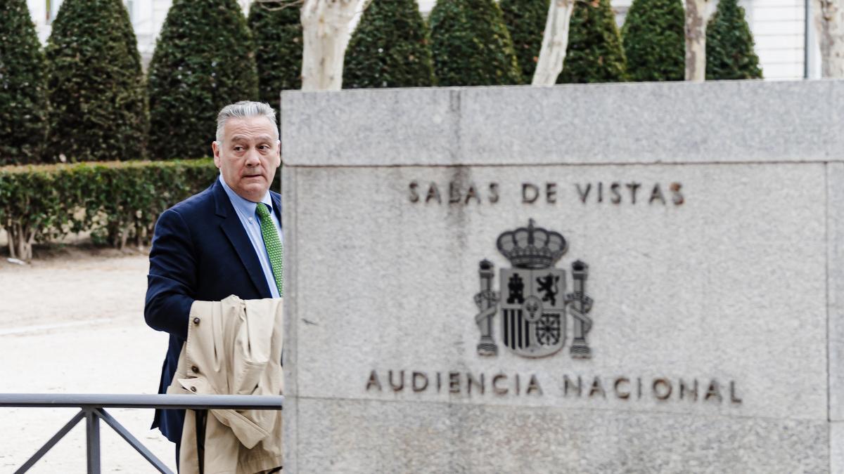 El exconsejero madrileño Alfredo Prada a su llegada al juicio en la Audiencia Nacional