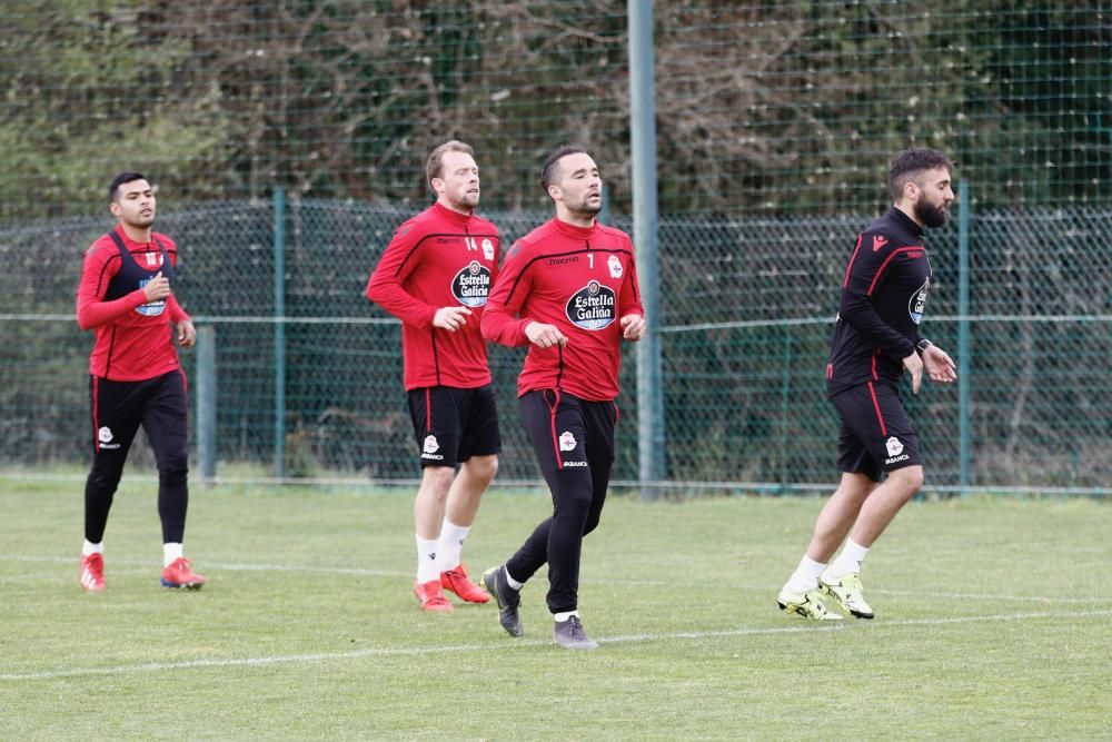 También los fabrilistas Montiel, Pedro López y Abeledo se entrenan con el primer equipo. La sesión en Abegondo contó con la presencia de los Riazor Blues.