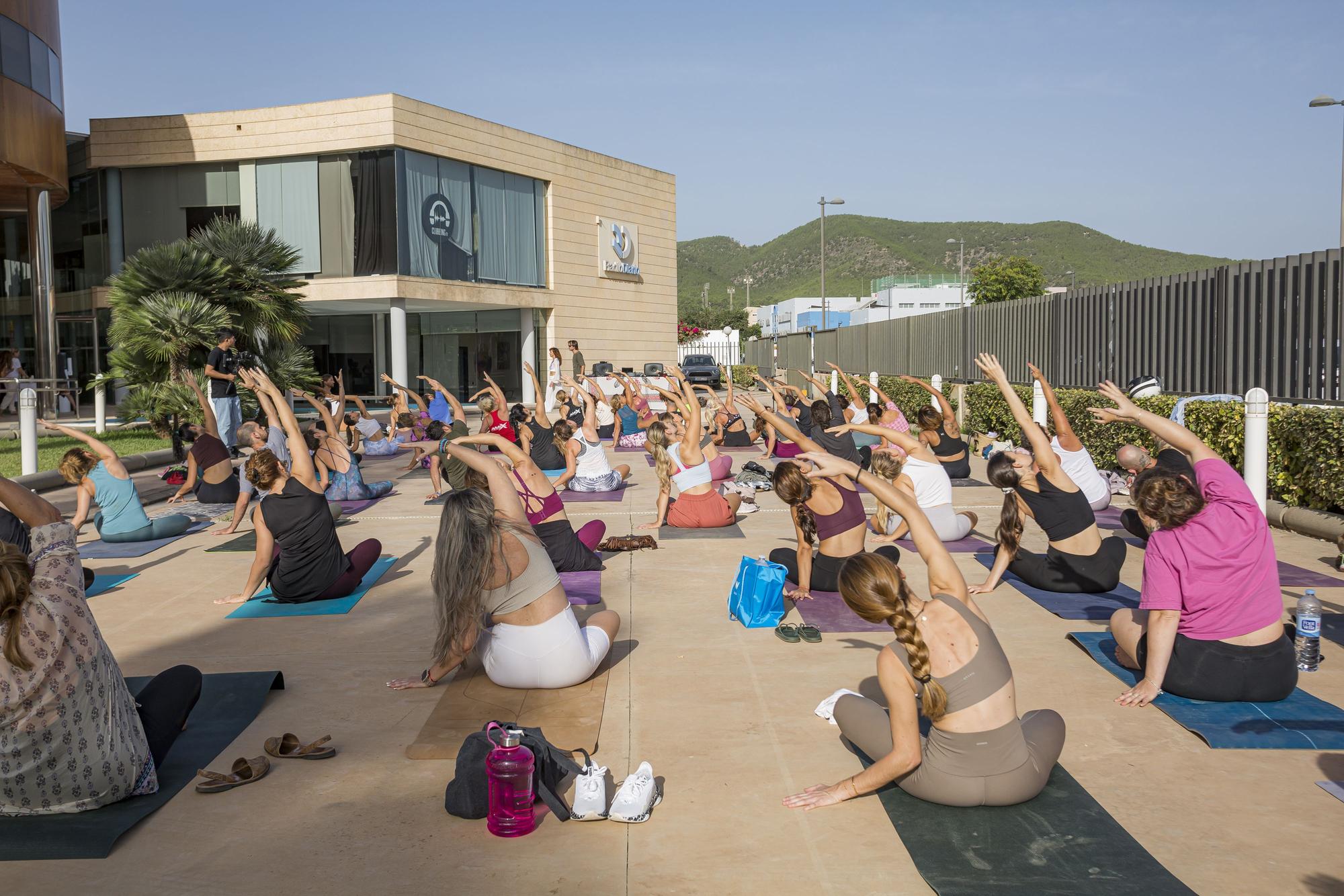 Más de 80 personas disfrutaron de Discovering Yoga.jpg