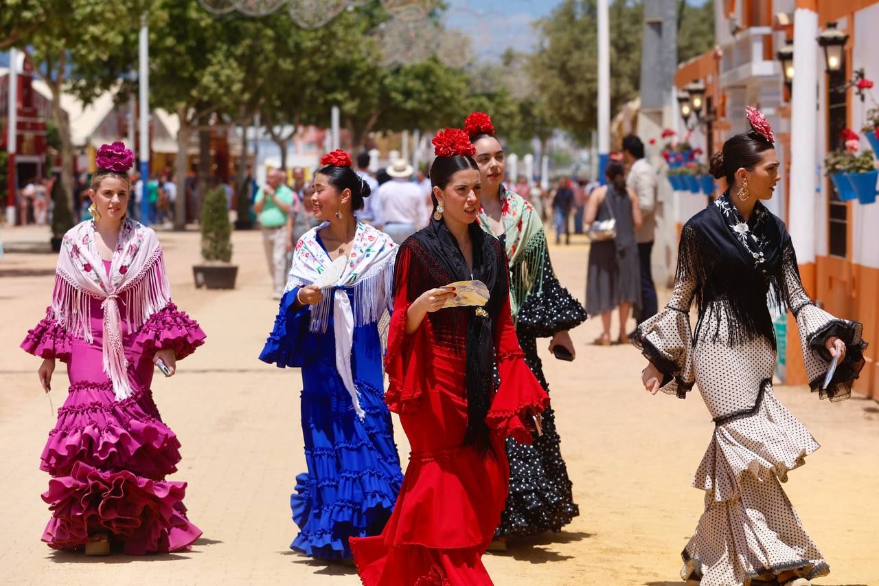 La Feria de Córdoba en imágenes: un martes para tomárselo sin prisas en El Arenal
