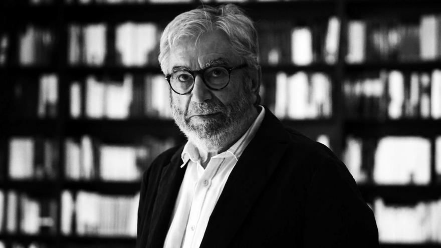 Antonio Muñoz Molina: «He aprendido a mirar la realidad con el mismo fervor que a la literatura»