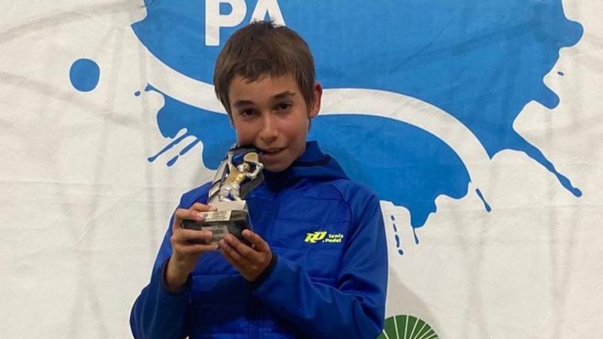 El gijonés que representará al Principado en el Campeonato de España de Tenis Alevín