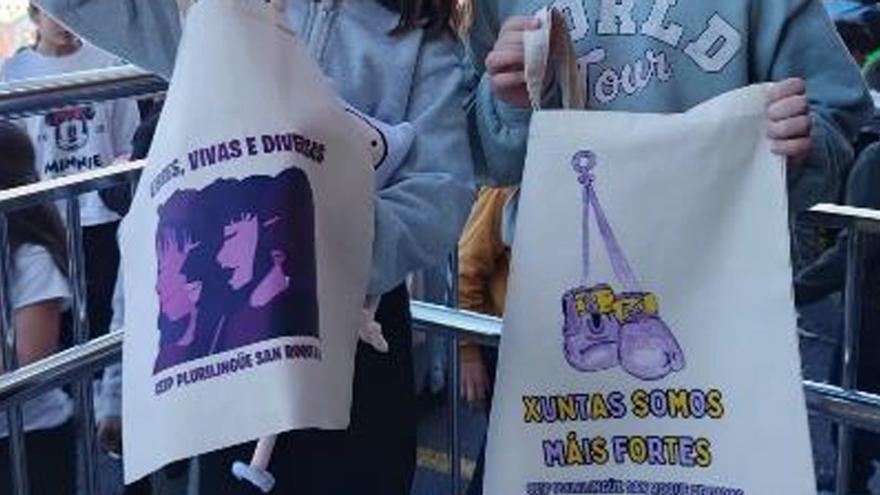 Una de las actividades de alumnos del colegio contra el acoso.