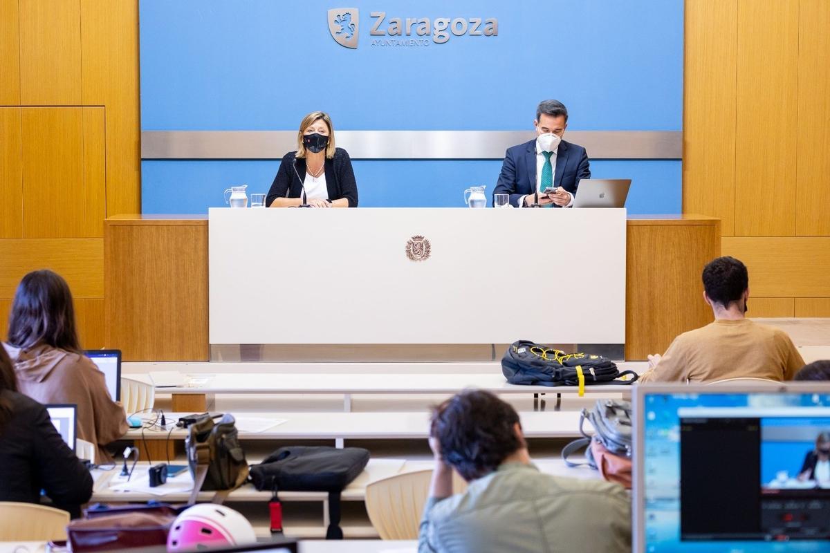 Patricia Cavero, acompañada de Víctor Serrano