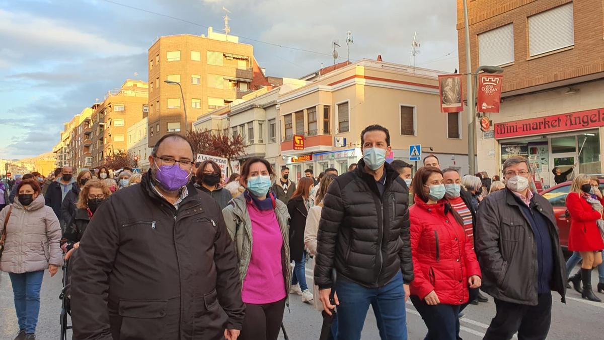 El alcalde Rubén Alfaro con sus ediles participando en la manifestación del Día Internacional de la Mujer.