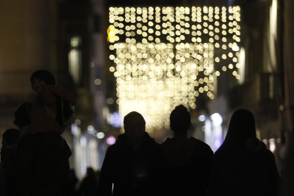 Encesa dels llums de Nadal a Girona amb protestes