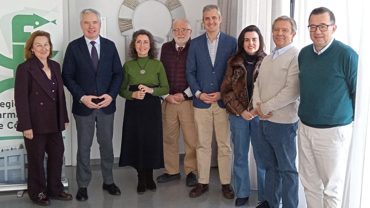 Imagen de una reunión de los miembros del jurado de los Premios López Neyra a la Investigación en Farmacia Asistencial, en la sede del Colegio de Farmacéuticos de Córdoba.
