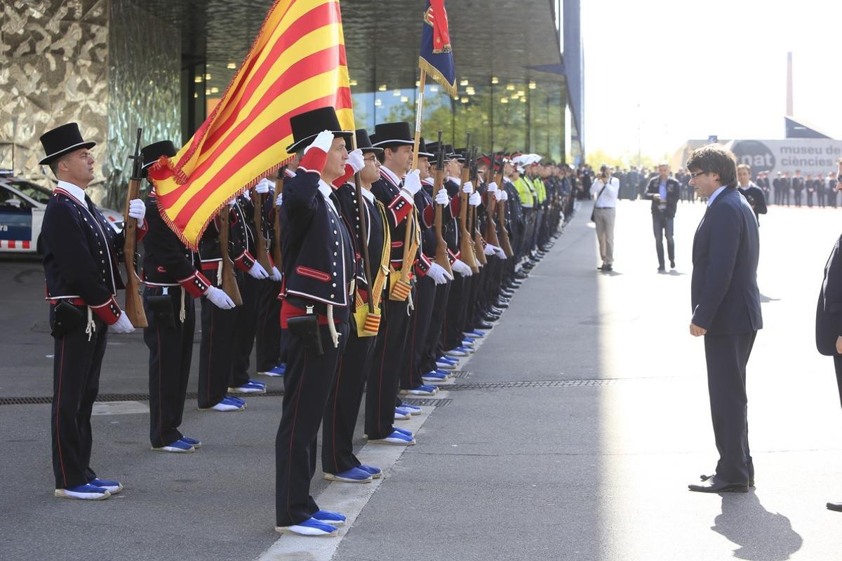 Carles Puigdemont durante la celebración del Día de les Esquadres en el exterior del Auditori Fòrum.