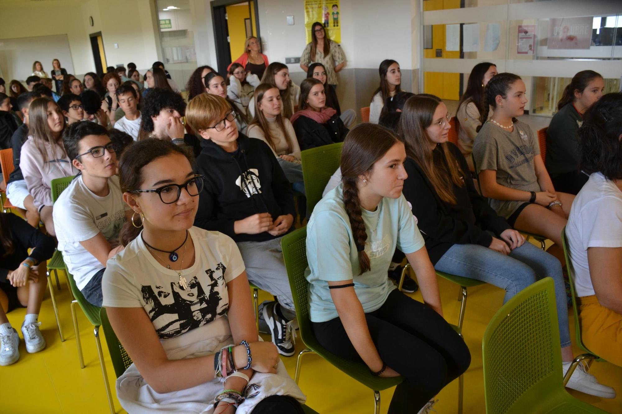 EN IMÁGENES: Así fue el encuentro de Martin Cooper, el 'padre' de la telefonía móvil con estudiantes del IES de La Fresneda