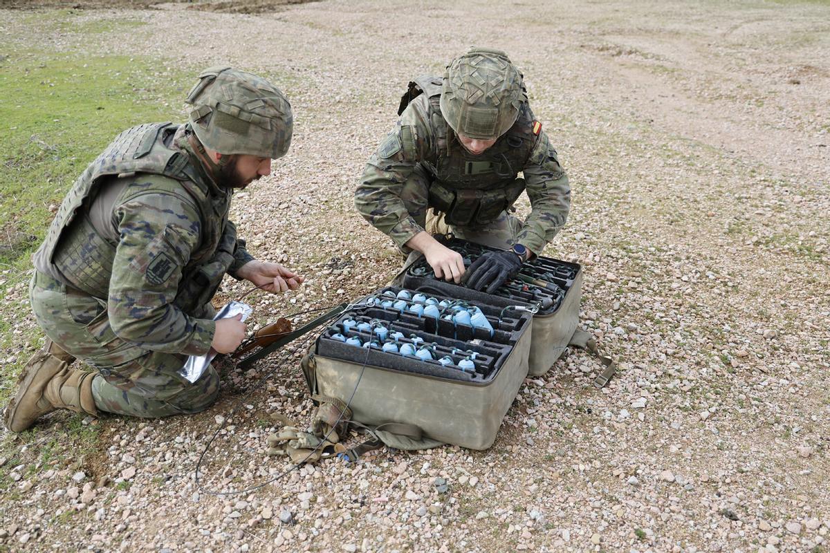 La Guzmán El Bueno, una unidad preparada para detectar y desactivar minas
