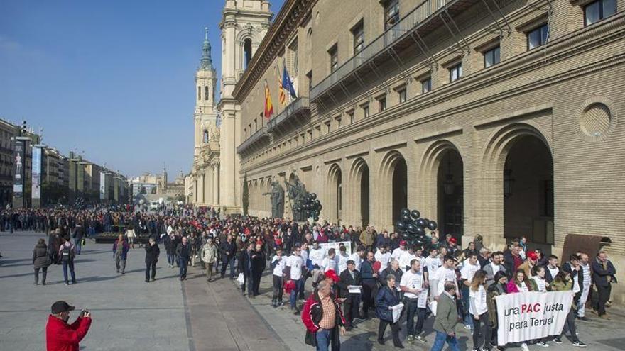 Unos 500 agricultores y ganaderos de Teruel demandan en Zaragoza PAC justa