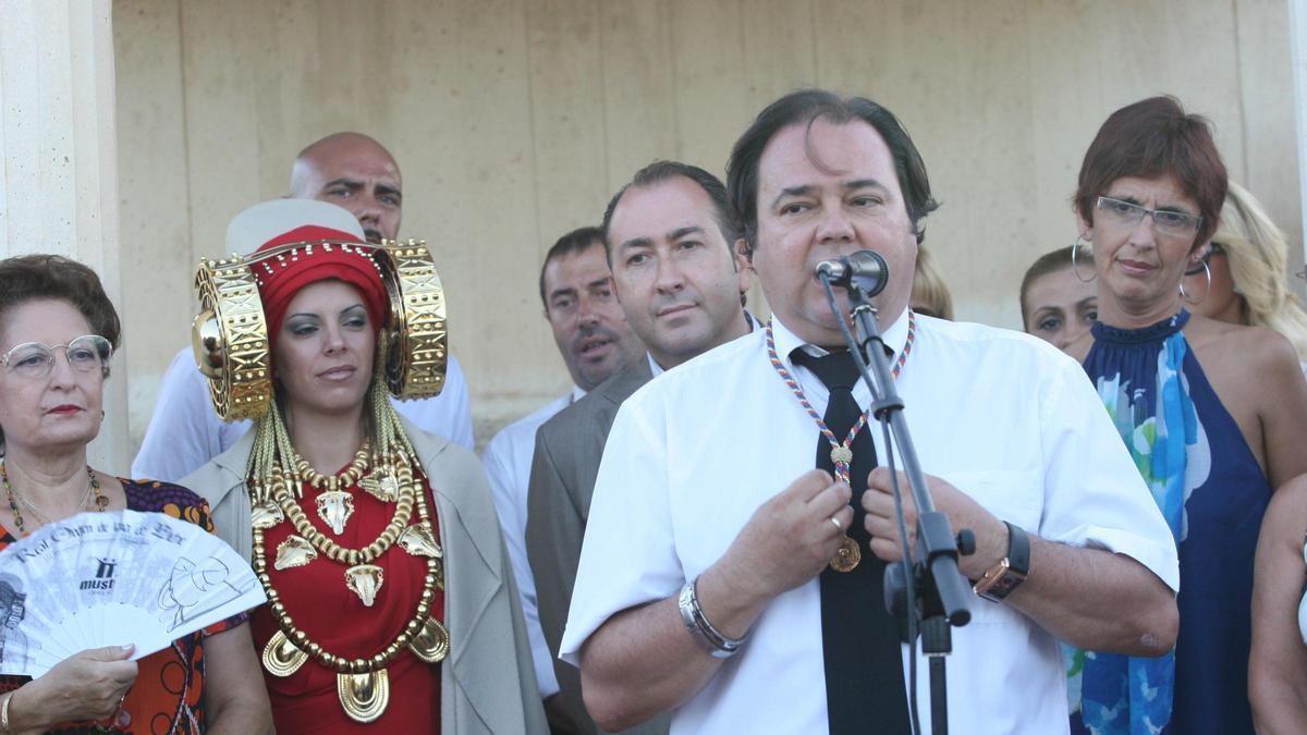 Martínez Camacho, cuando era presidente de la Real Orden de la Dama de Elche
