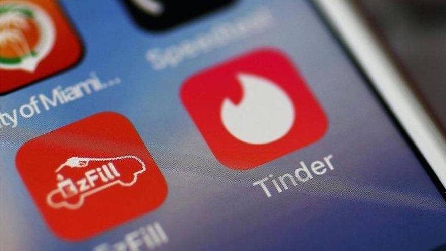 Tinder lanza un botón de emergencia para citas incómodas