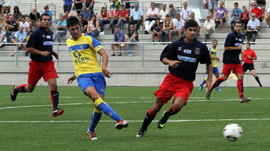 Omar Fleitas, capitán de Las Palmas B, en el partido que disputó su equipo contra el Telde. i LUIS DEL ROSARIO