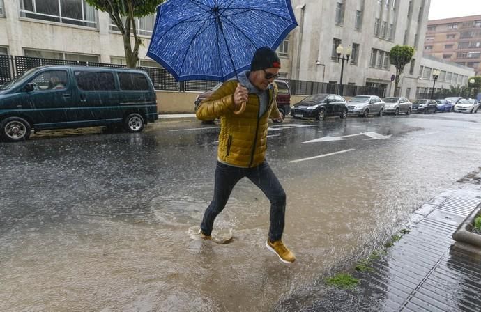 LAS PALMAS DE GRAN CANARIA. Lluvias en la ciudad de Las Palmas de Gran Canaria.  | 03/04/2019 | Fotógrafo: José Pérez Curbelo