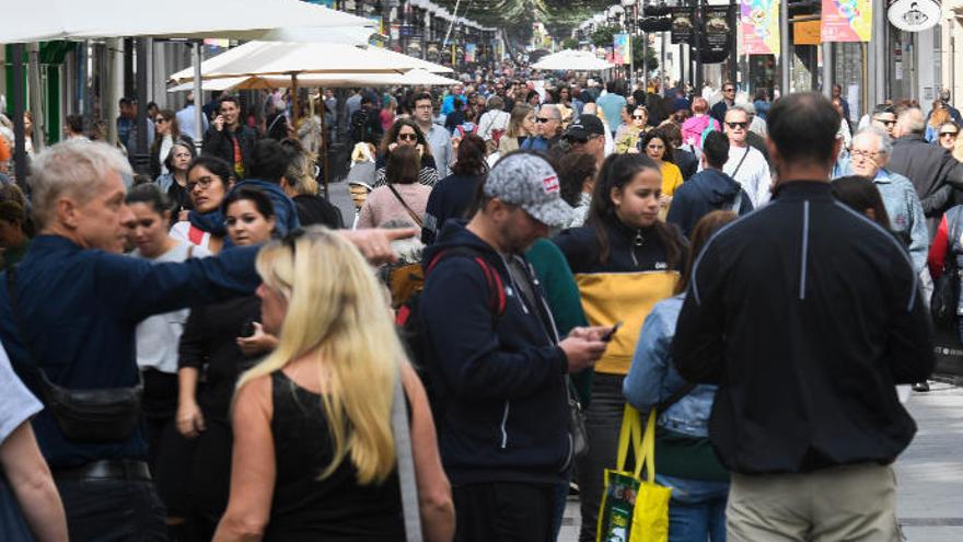 La población de Canarias crece en 13.368 personas por la llegada de inmigrantes