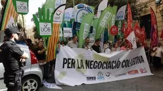 Educación ofrece subidas salariales y otras mejoras a los docentes