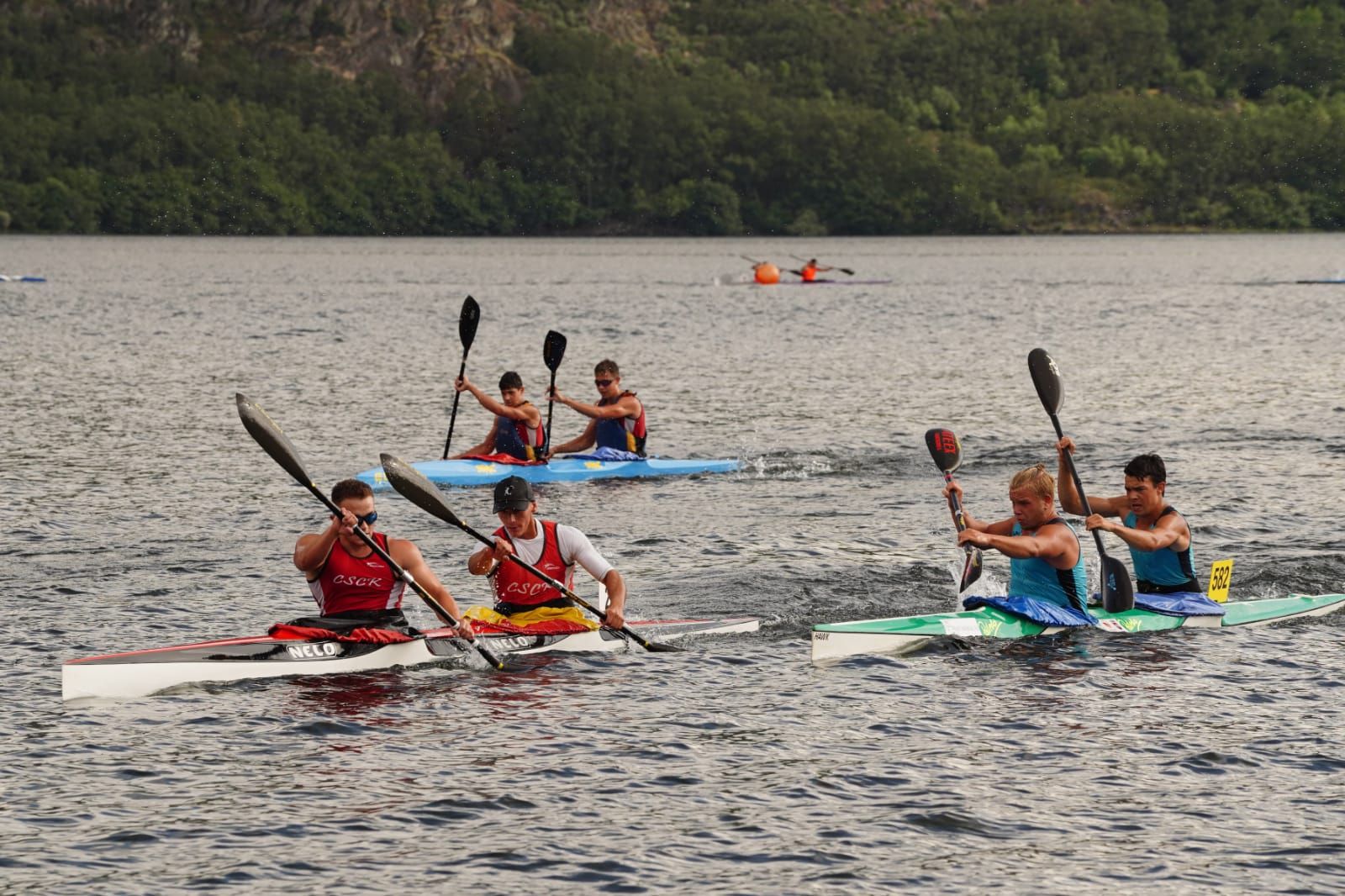 GALERÍA | La regata de piragüismo del Lago de Sanabria, en imágenes