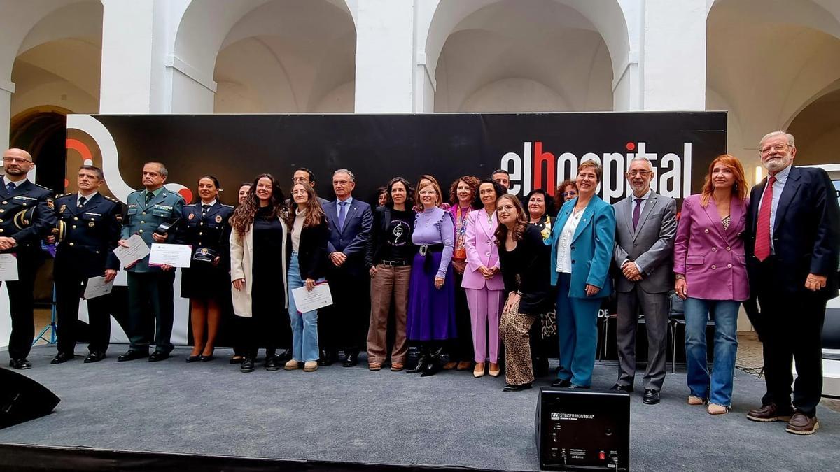 Foto de familia de las personas reconocidas en los Premios Menina.