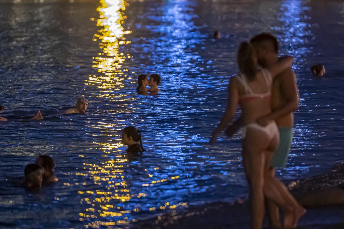 Baños contra la noche infernal en Barcelona