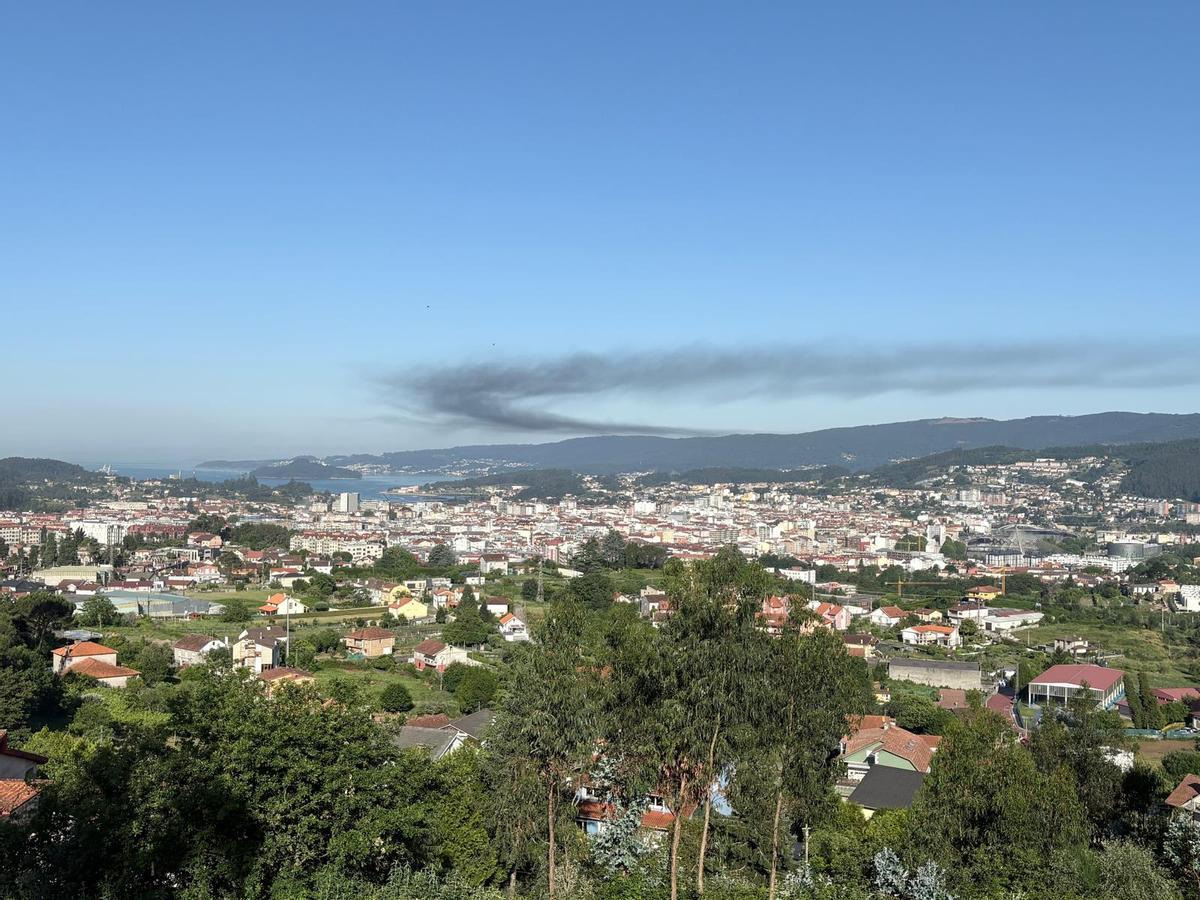 La columna de humo vista desde Montecelo.