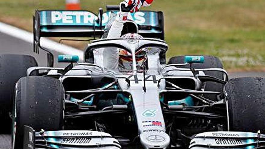 Hamilton fent la volta d&#039;honor ahir al circuit britànic de Silverstone