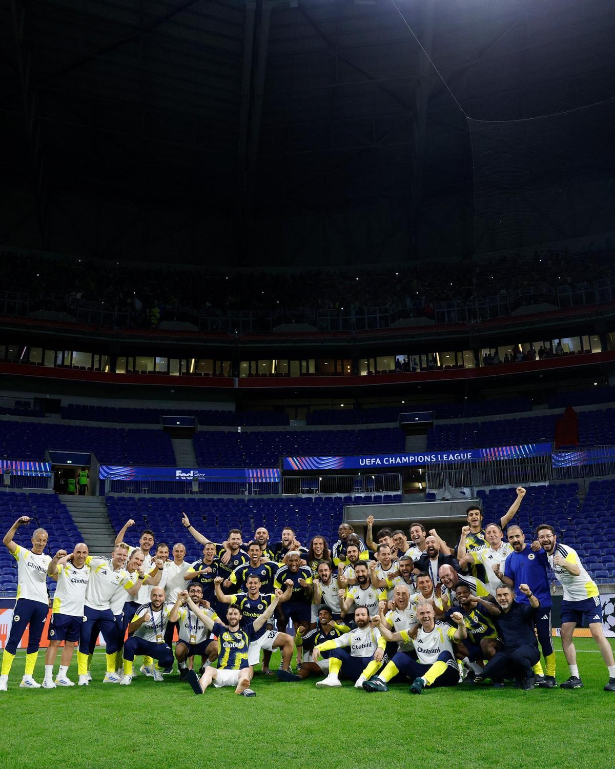El Fenerbahçe celebra la clasificación para la Champions.