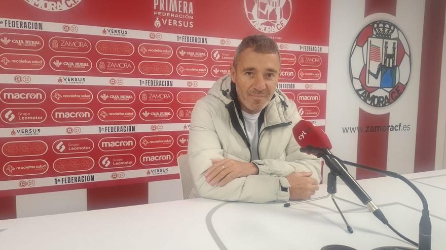 Óscar Cano, entrenador del Zamora CF: "Si existe la posibilidad de reforzar el equipo, cuanto antes mejor"