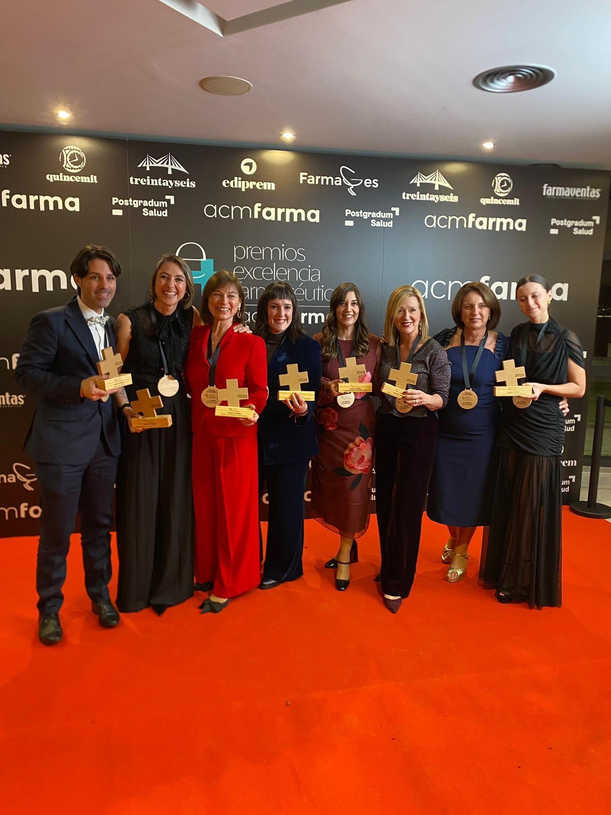 Una fotografía de todos los farmacéuticos premiados en la gala este fin de semana en Vigo.
