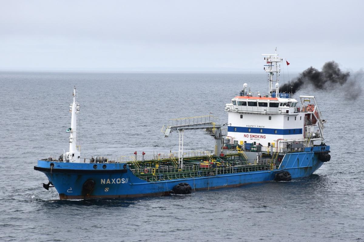 NAXOS II: AÑO DE CONSTRUCCIÓN: 2009. BANDERA: Chipre. CONSTRUÍDO EN: China. TIPO DE BARCO: Buque cisterna. ESLORA: 90 metros. MANGA: 15 metros. TONELAJE BRUTO: 4.600 toneladas.