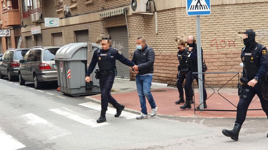 Incautan más de 40 kilos de hachís y 45.000 euros en la macrorredada antidroga en varias ciudades de Alicante