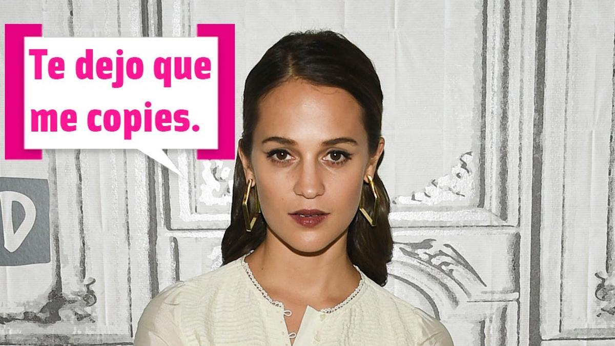 Alicia Vikander con un vestido beige