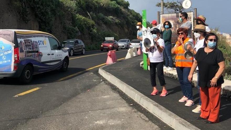 Protestas en el acceso a La Rambla, en San Juan de la Rambla