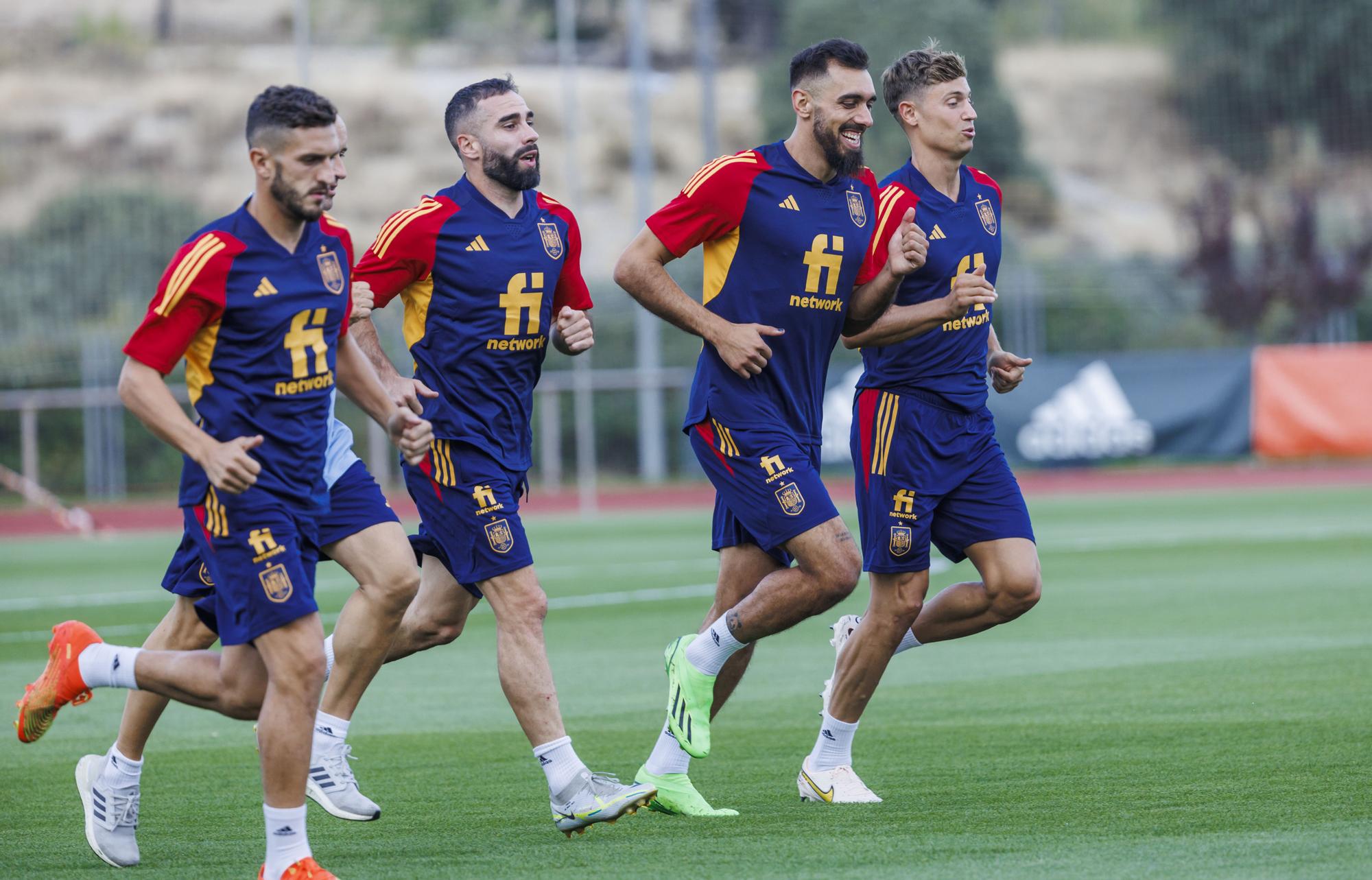 Gayà y Guillamón ya se entrenan en Las Rozas con la selección