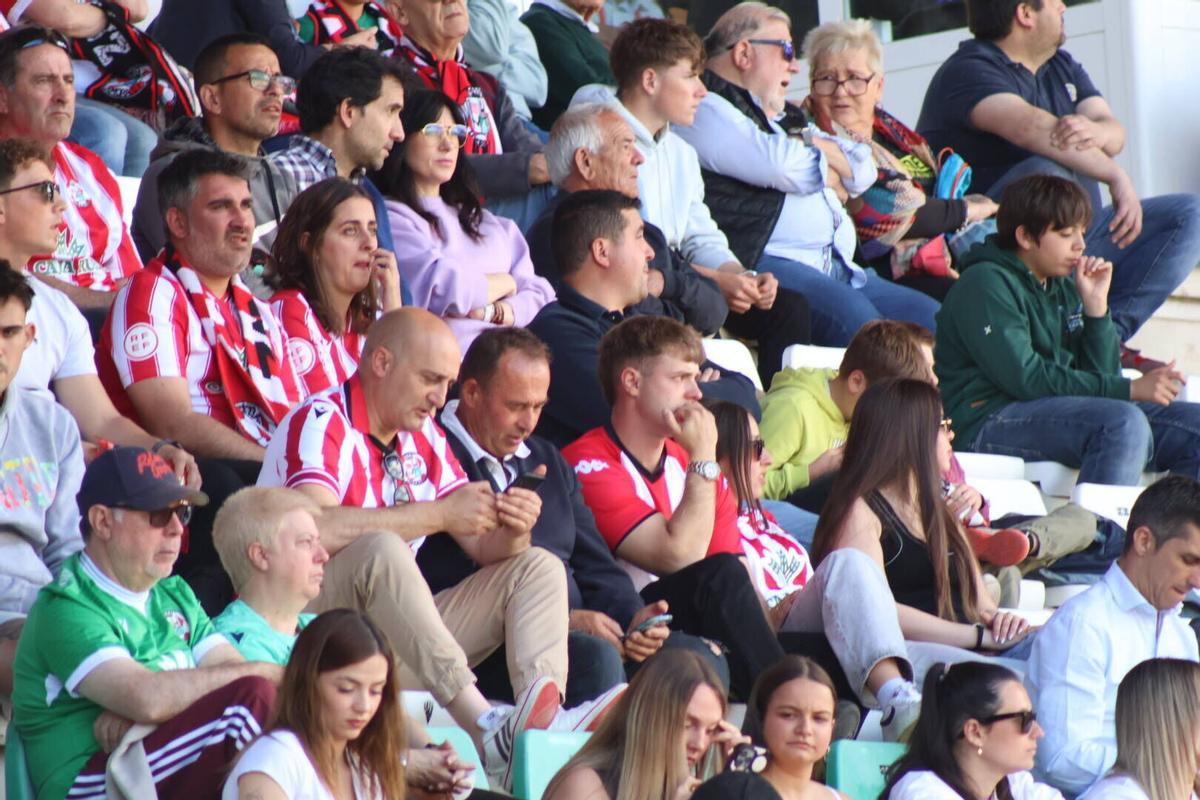 Partido entre el Zamora CF y el Cacereño disputado en el Estadio Municipal Ruta de la Plata.