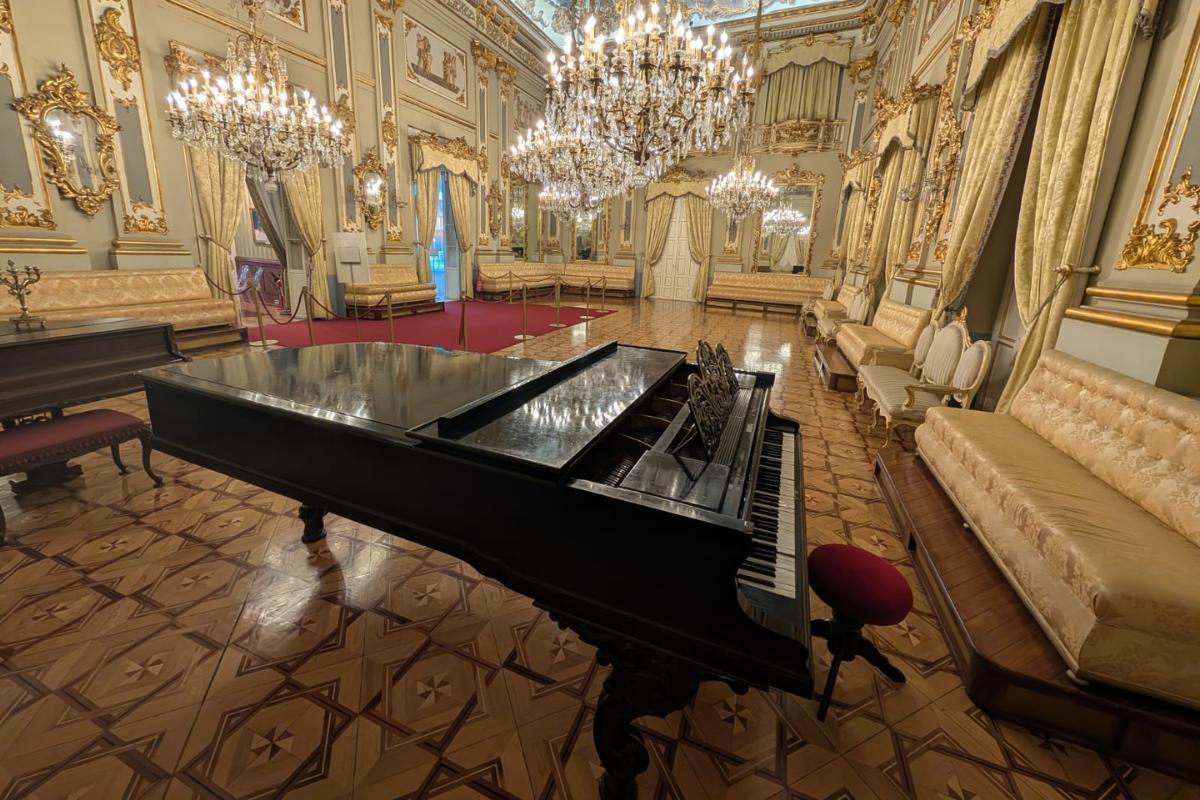 Así luce el piano recuperado por el Real Casino de Murcia