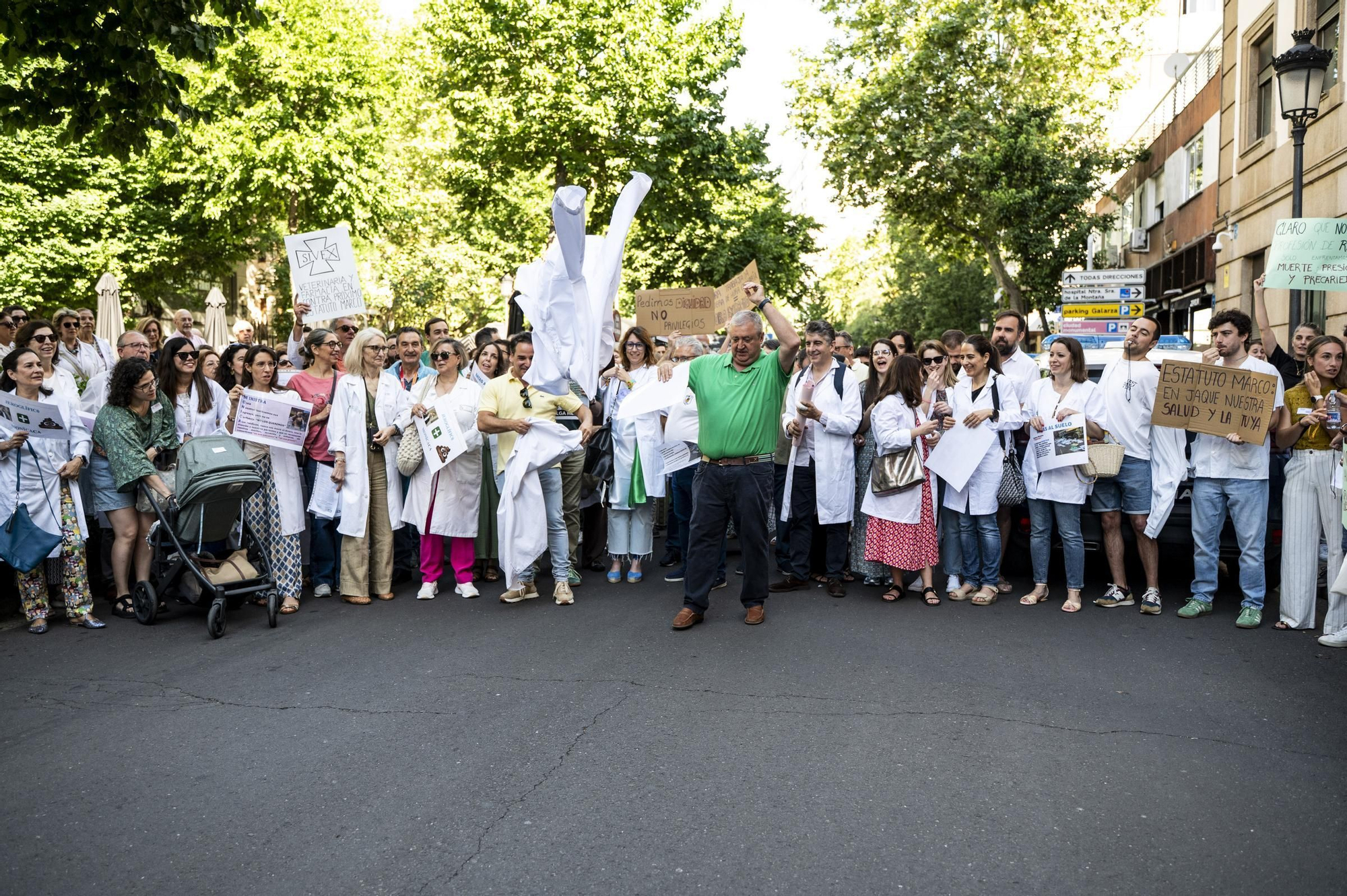 Las imágenes de la protesta de médicos en Cáceres